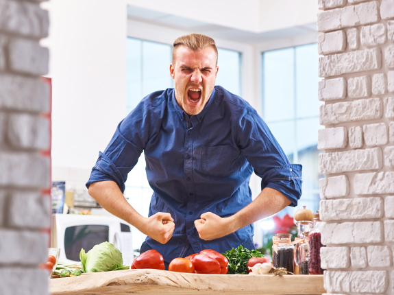 Jak skrócić czas w kuchni? 5 sposobów na szybsze przygotowywanie posiłków
