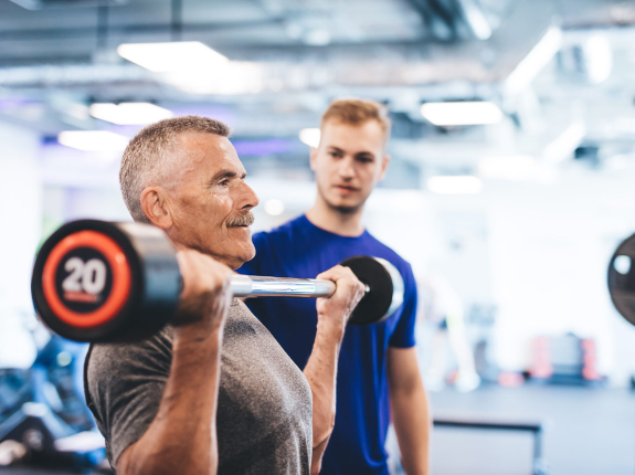 Styl życia zmniejszający stan zapalny może wzmacniać efekty treningu siłowego