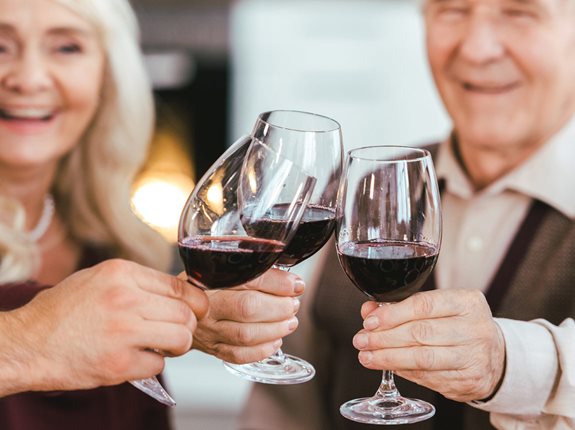 Czy wino zmniejsza ryzyko demencji? Czy wino jest dobre dla seniora?