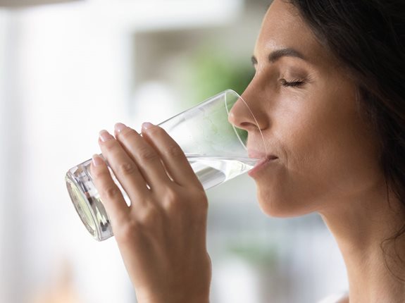 Woda destylowana - czym jest i czy warto ją pić?