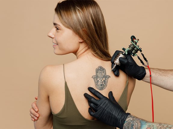 Czy tatuaże są bezpieczne dla zdrowia? Ryzyko związane z barwnikami
